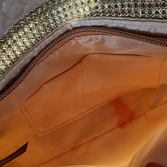 Shiny purse Perfect for a dressy outing - Picture 10 of 12
